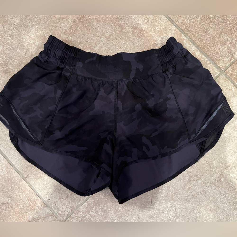Lululemon hotty hot 2.5” size 6